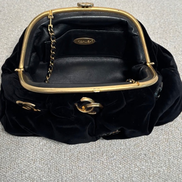 Authentic Pre-Owned Chanel CC Chain Dome Frame Clutch Embellishment Velvet - Picture 7 of 15